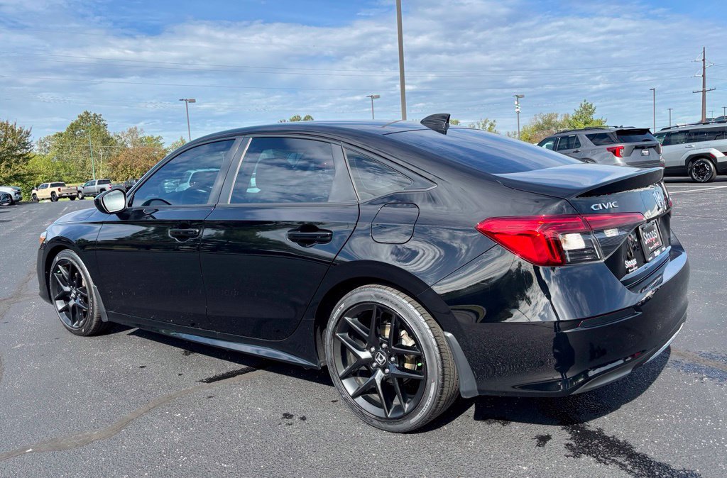 Used 2023 Honda Civic Sport image 4