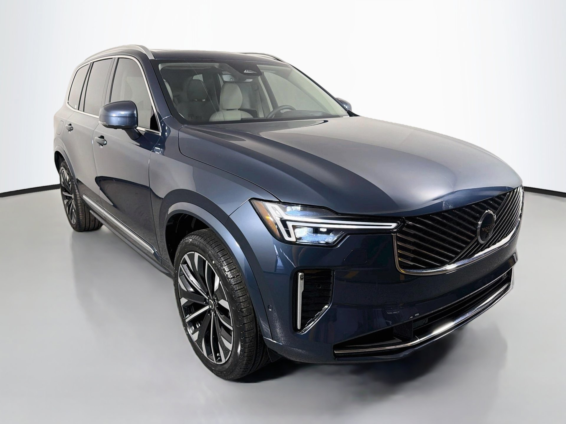 New 2027 Volvo XC90 T8 Ultra AWD/4WD image 3