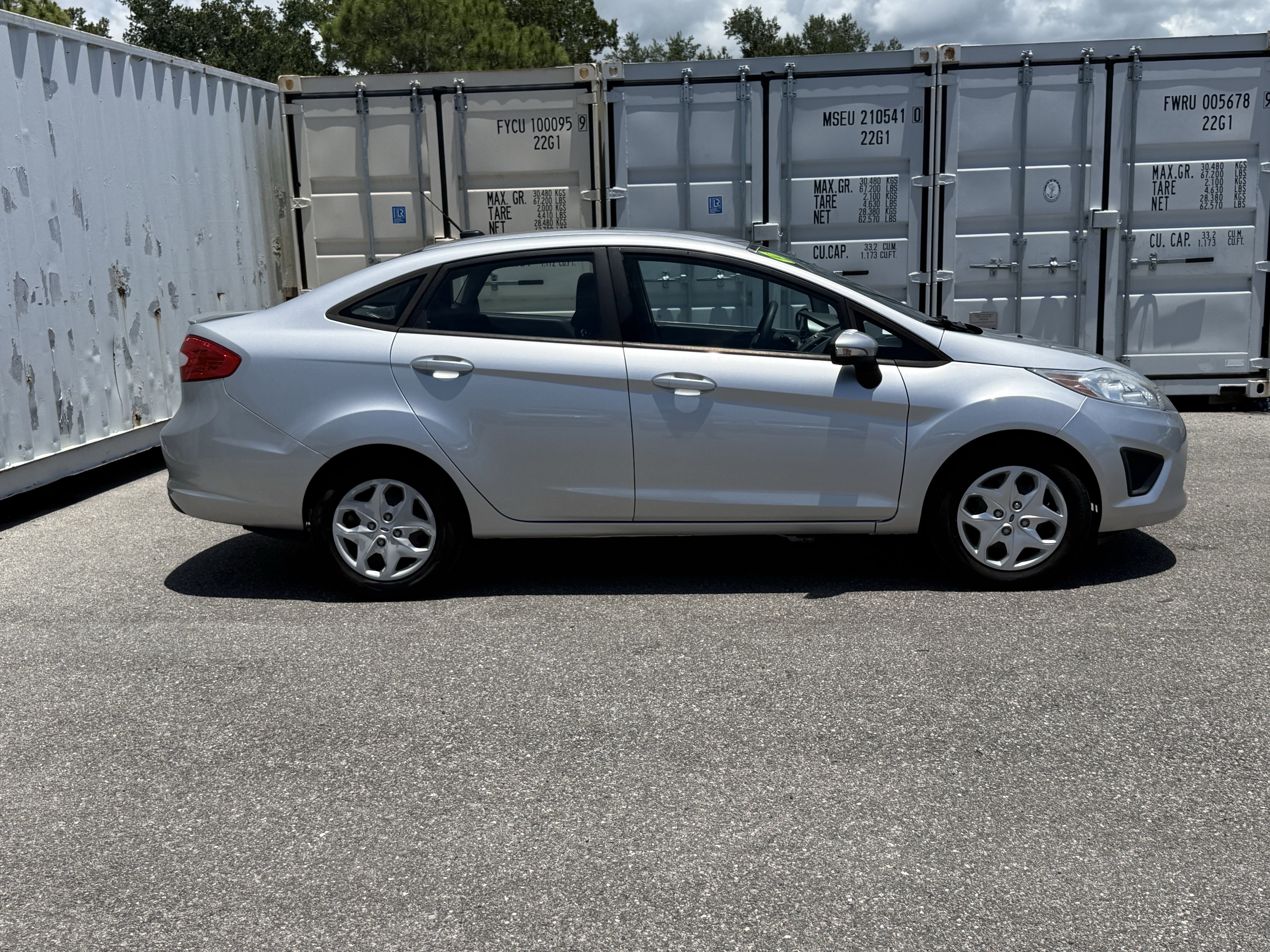 Used 2013 Ford Fiesta SE w/ Super Fuel Economy Pkg FWD video 3
