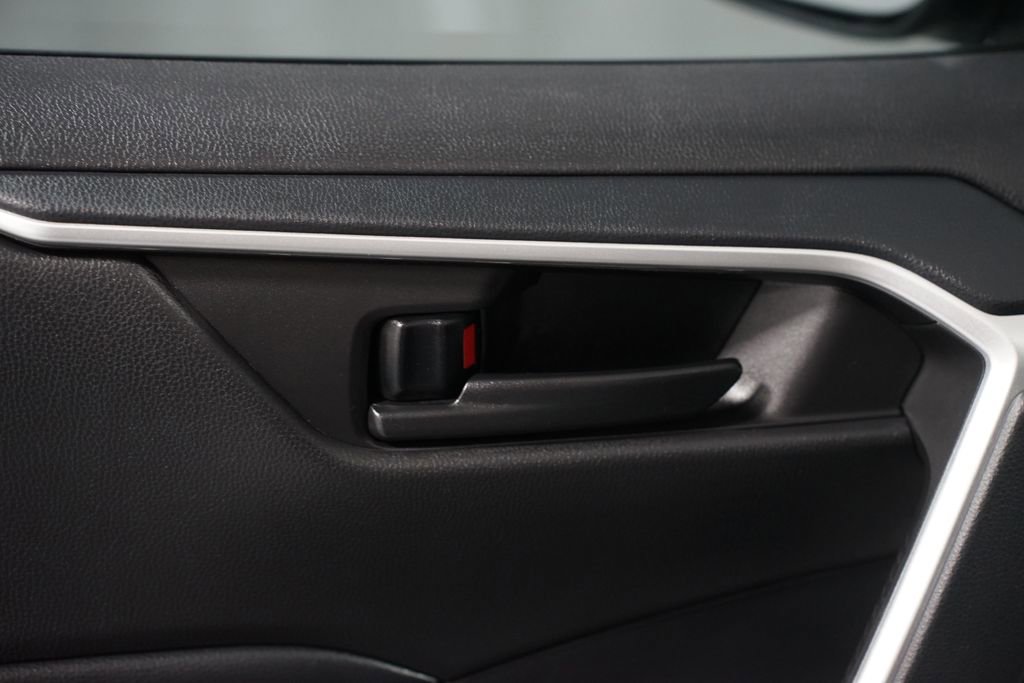 Certified 2022 Toyota RAV4 LE image 29