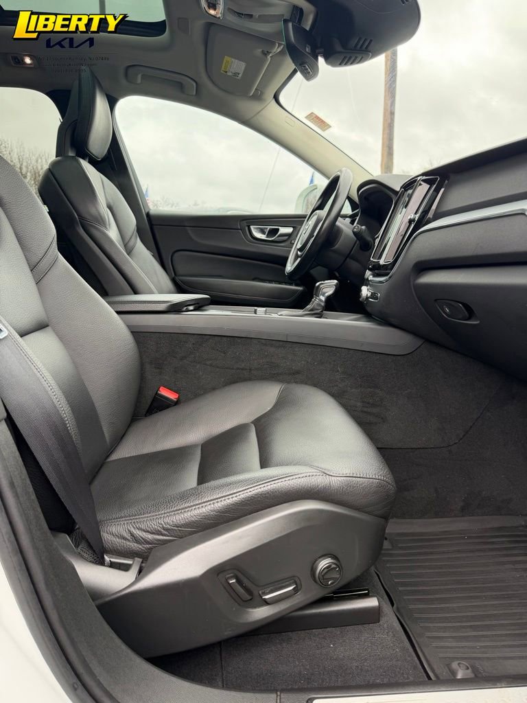 Used 2018 Volvo XC60 T6 Momentum image 9