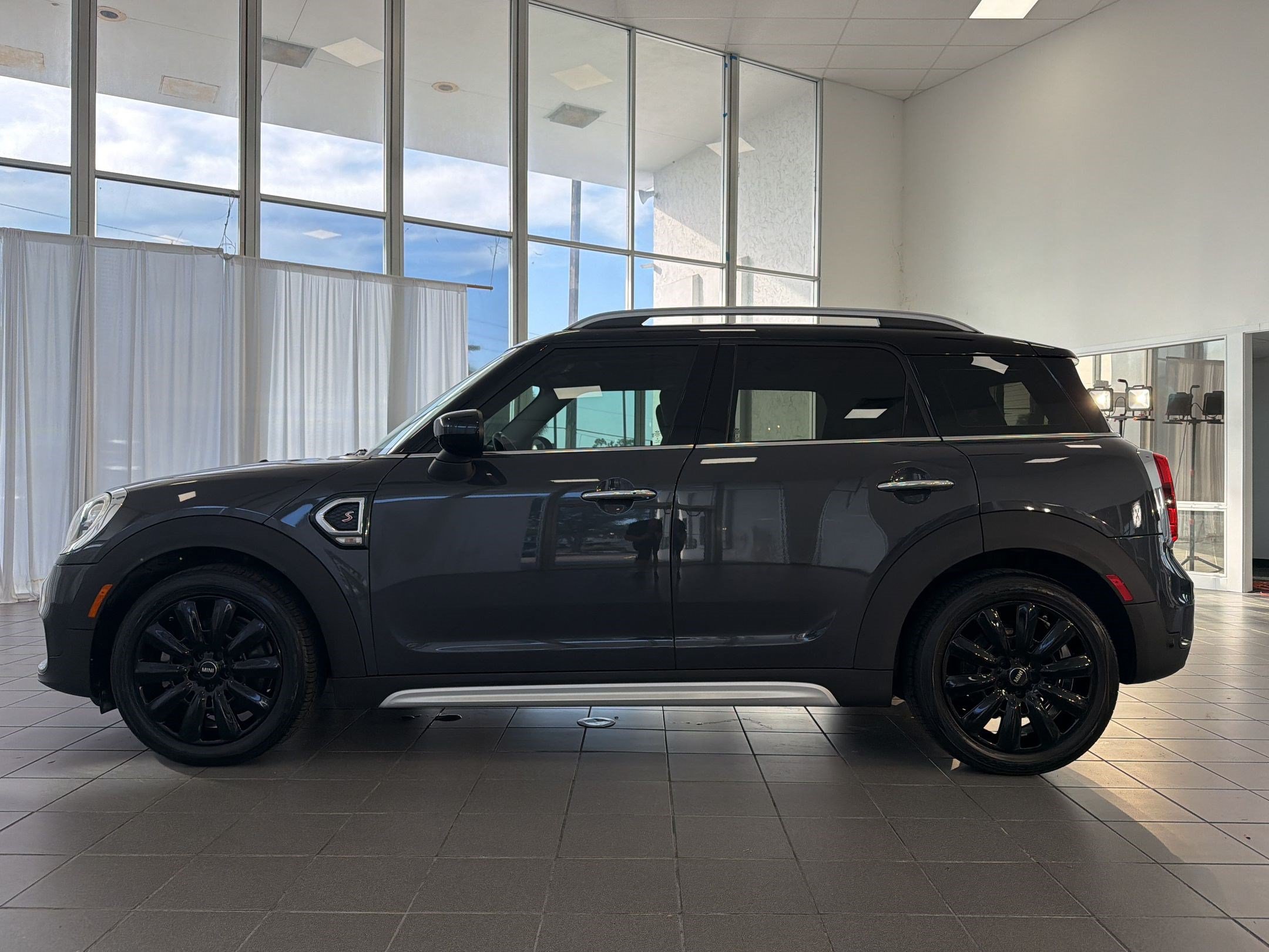 Used 2020 MINI Cooper Countryman S FWD image 2