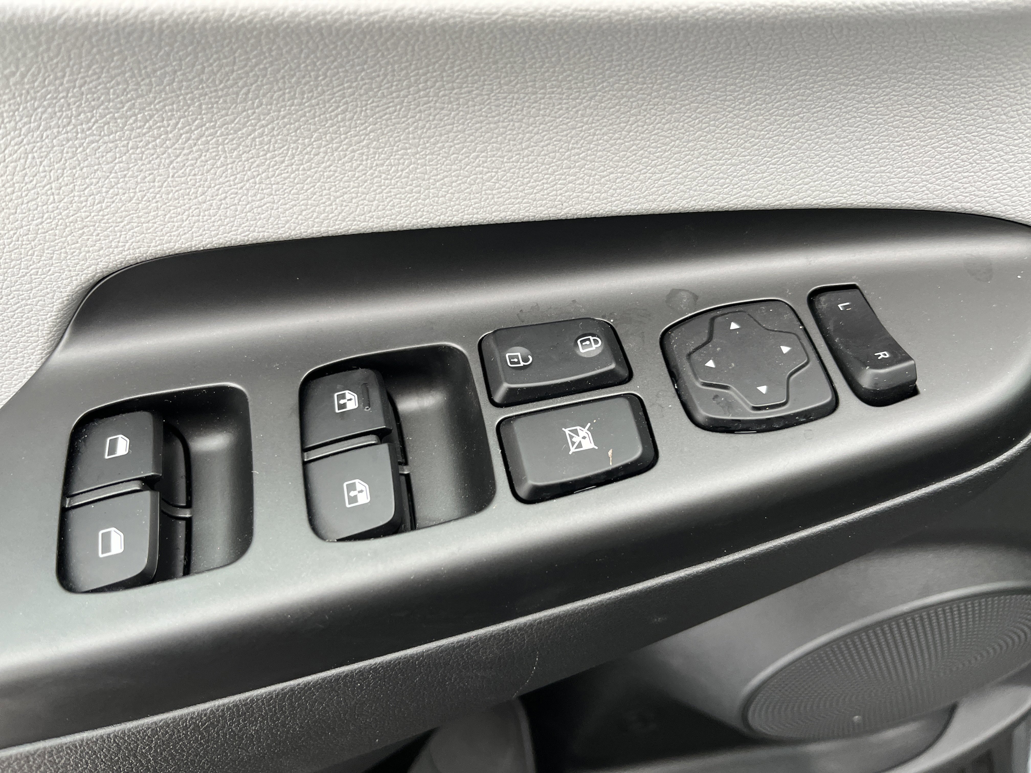 Used 2023 Hyundai Kona SEL w/ Convenience Package image 16