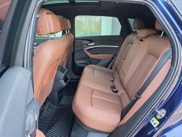 Used 2022 Audi e-tron Premium w/ Towing Package AWD/4WD image 34