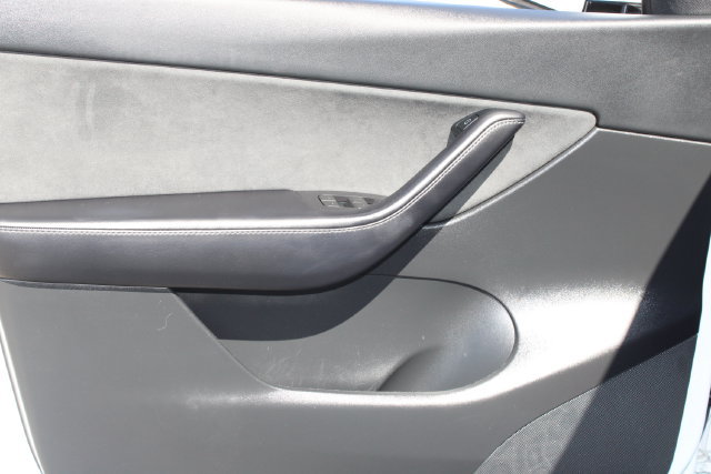 Used 2022 Tesla Model Y Performance AWD/4WD image 9