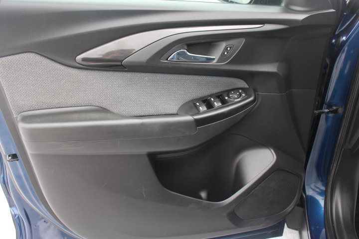 Used 2022 Chevrolet TrailBlazer LT w/ Convenience Package FWD image 10