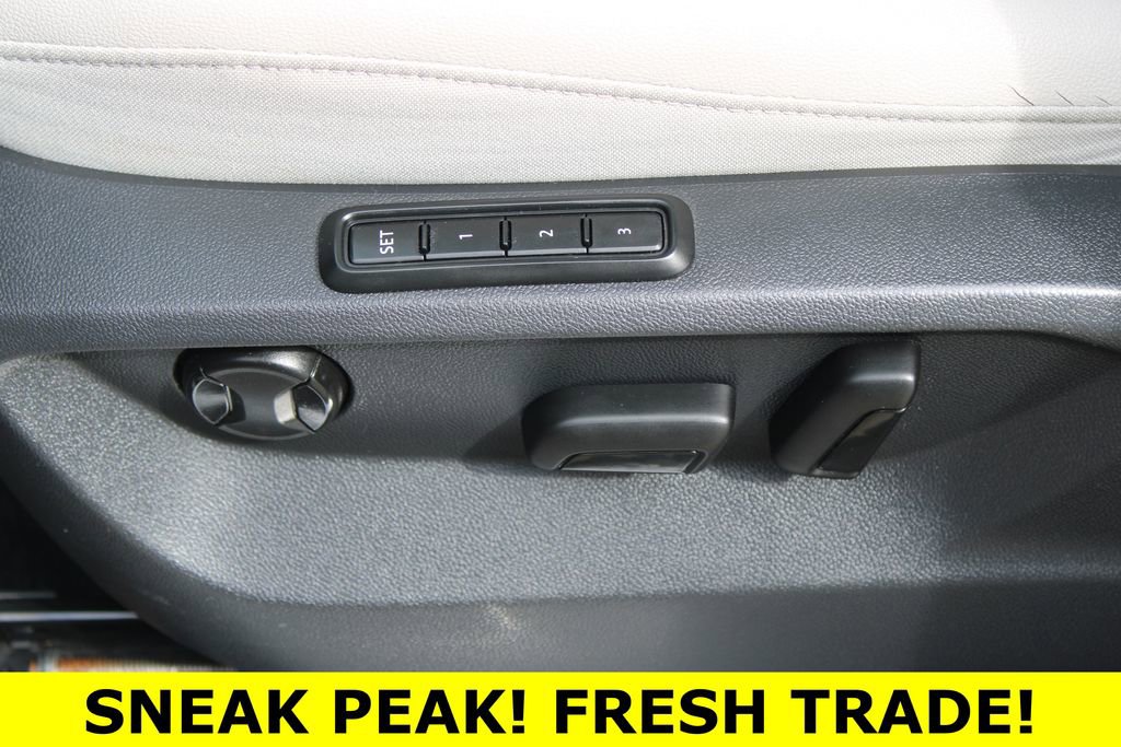 Used 2020 Volkswagen Tiguan SEL Premium R-Line image 11