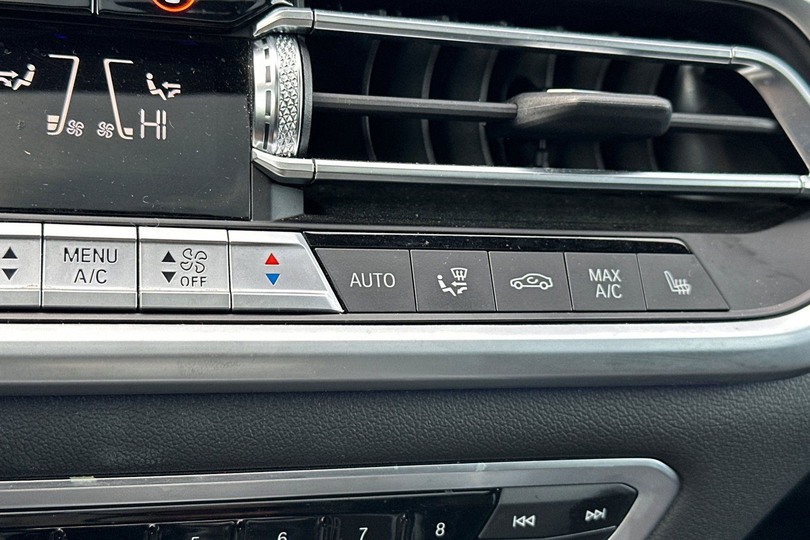 Used 2022 BMW X5 xDrive40i w/ Parking Assistance Package image 30