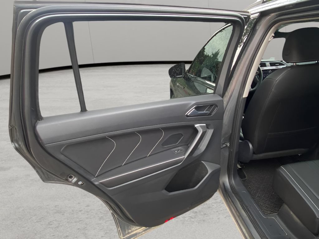 Used 2024 Volkswagen Tiguan SE FWD image 22