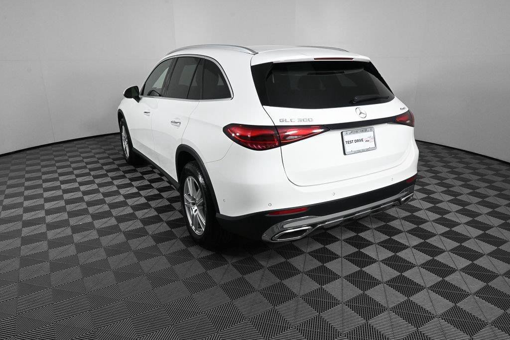 Used 2025 Mercedes-Benz GLC 300 4MATIC image 5