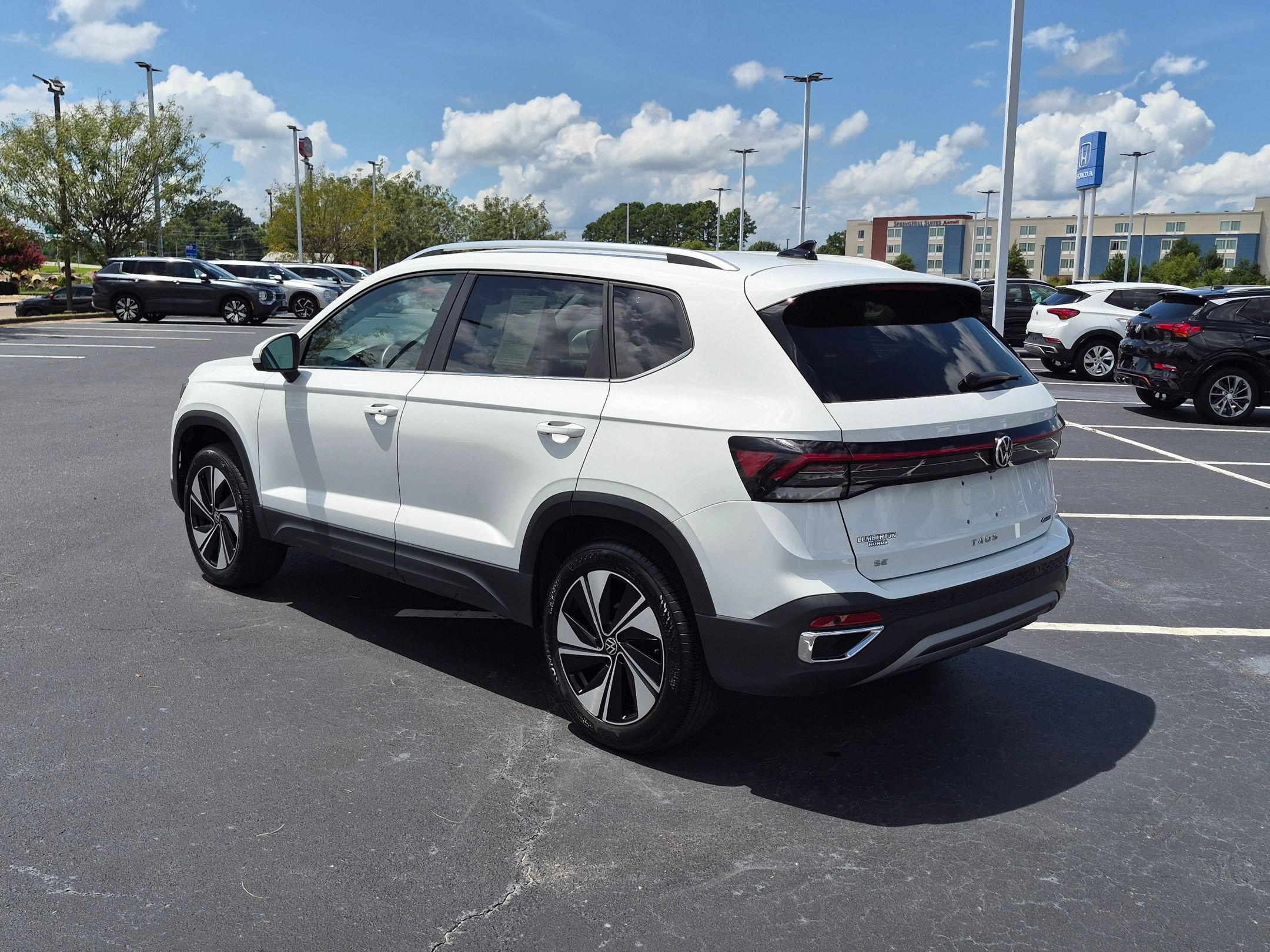 Used 2025 Volkswagen Taos SE AWD/4WD image 5