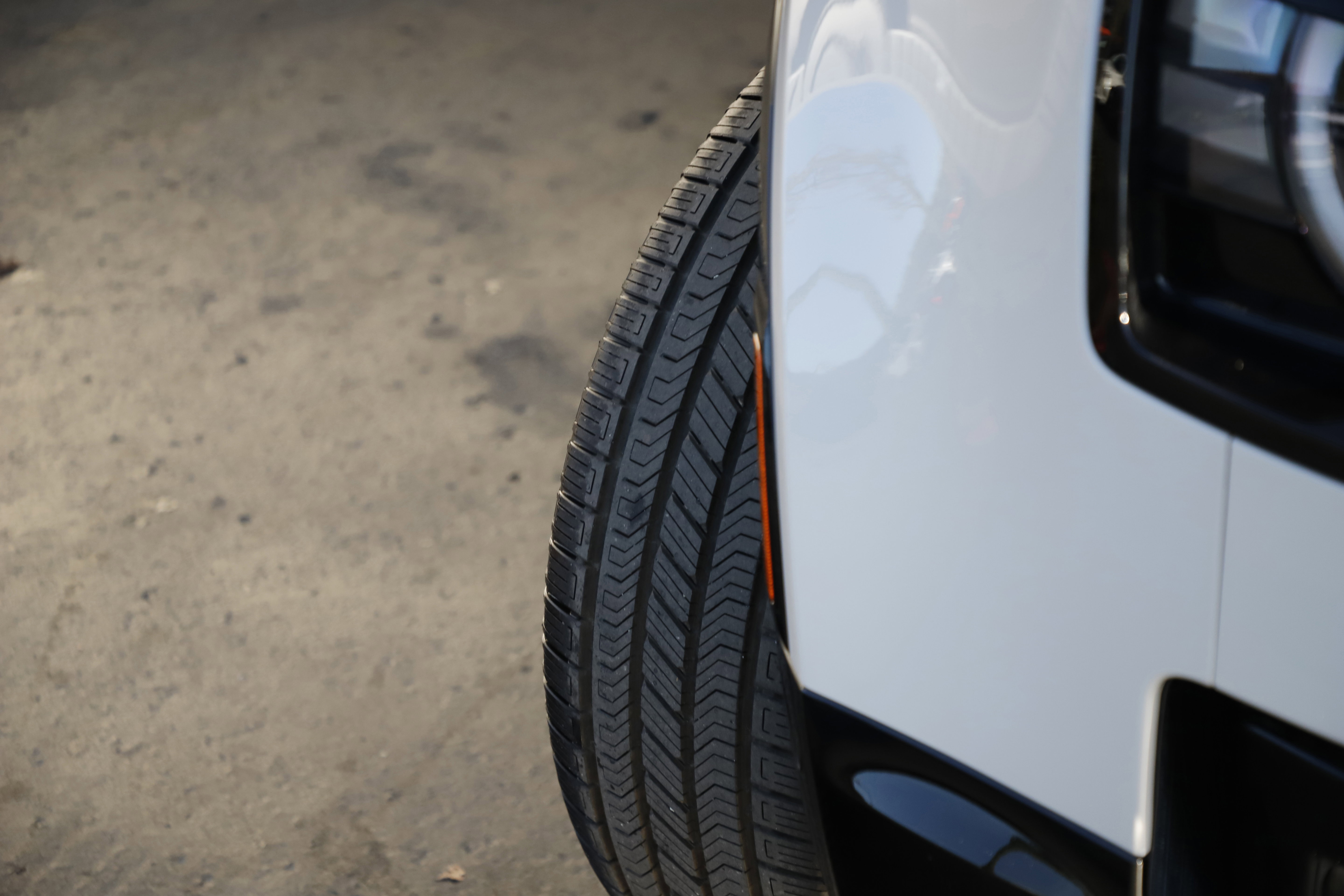 New 2026 Land Rover Defender 110 X-Dynamic SE image 3