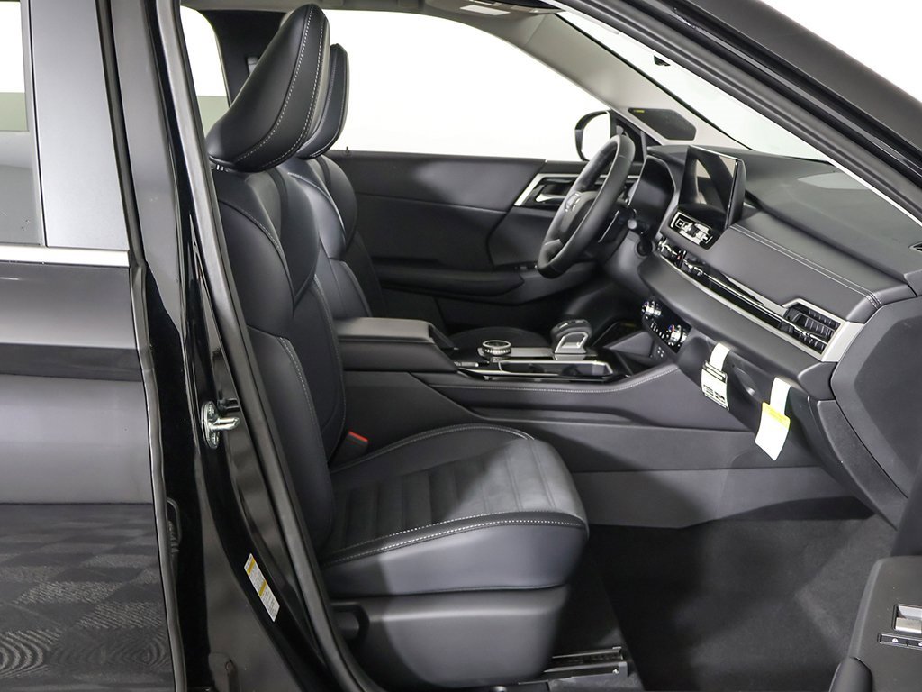 New 2025 Mitsubishi Outlander SE image 30