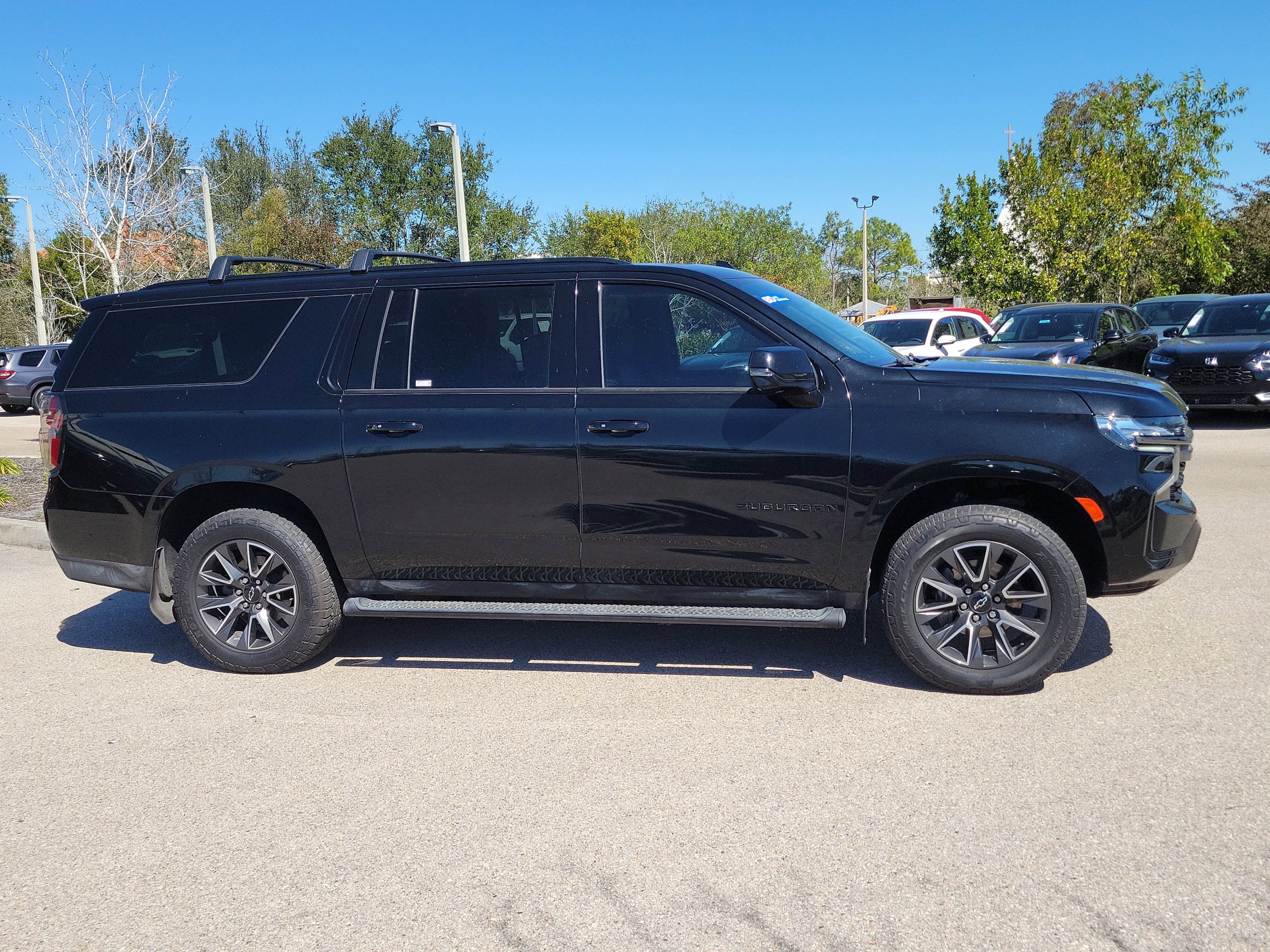 Used 2021 Chevrolet Suburban Z71 w/ Luxury Package image 2