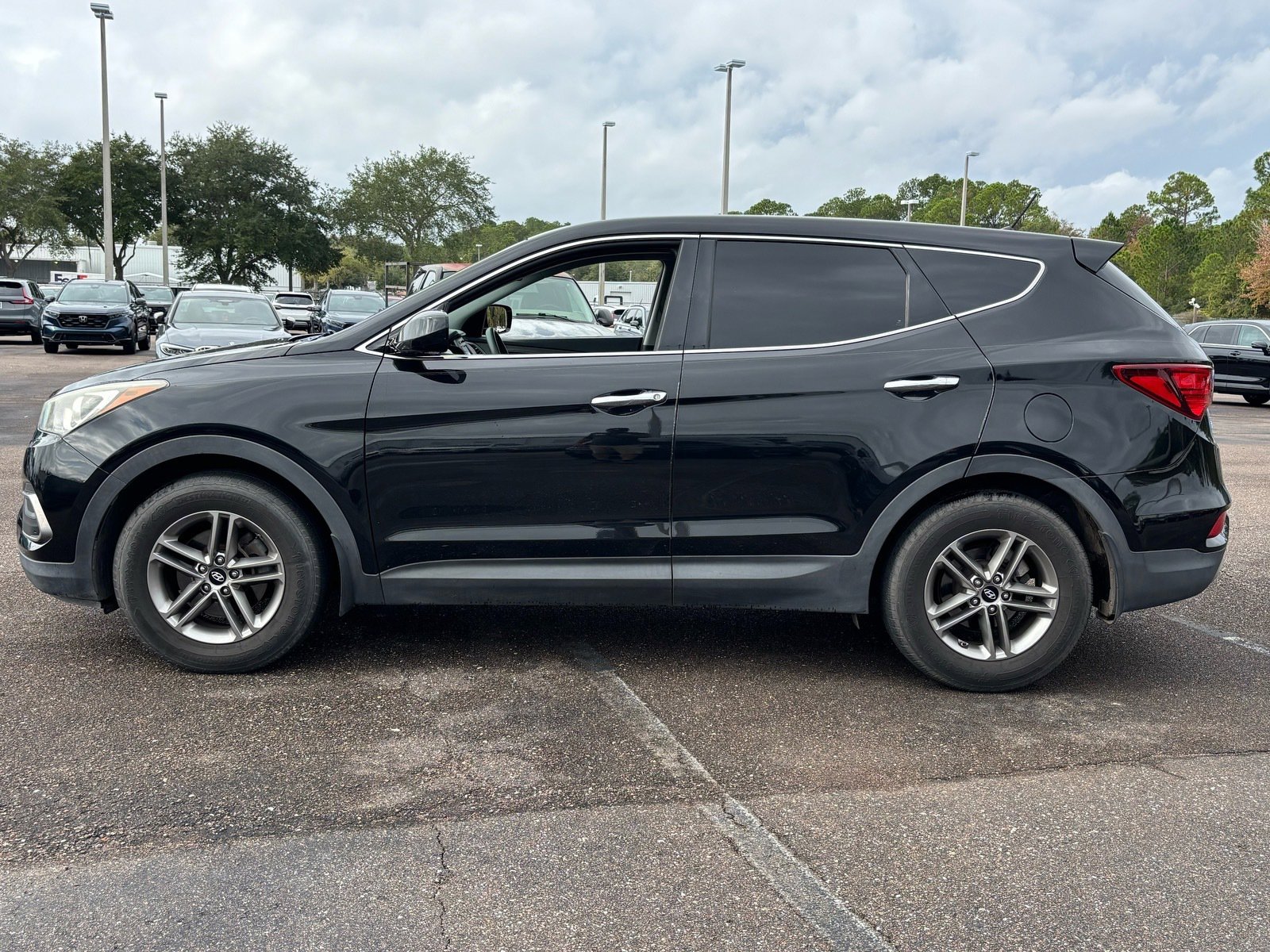 Used 2018 Hyundai Santa Fe Sport image 2