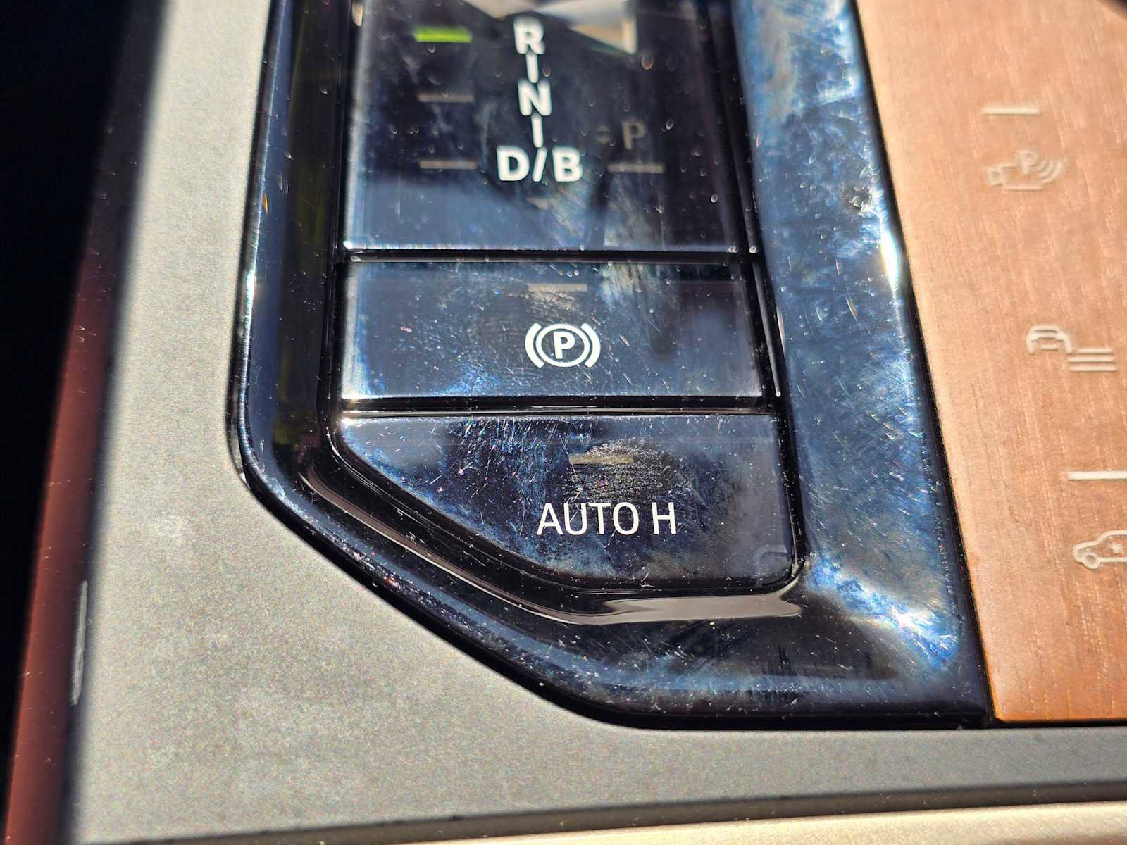 Used 2023 BMW iX xDrive50 w/ Premium Package image 32