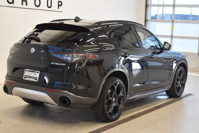 Used 2024 Alfa Romeo Stelvio Ti w/ Performance Driving Package AWD/4WD image 4