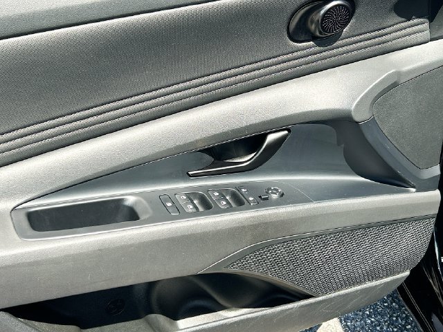 Used 2025 Hyundai Elantra Sport FWD image 11