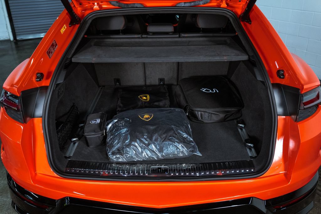 Used 2025 Lamborghini Urus SE AWD/4WD image 39