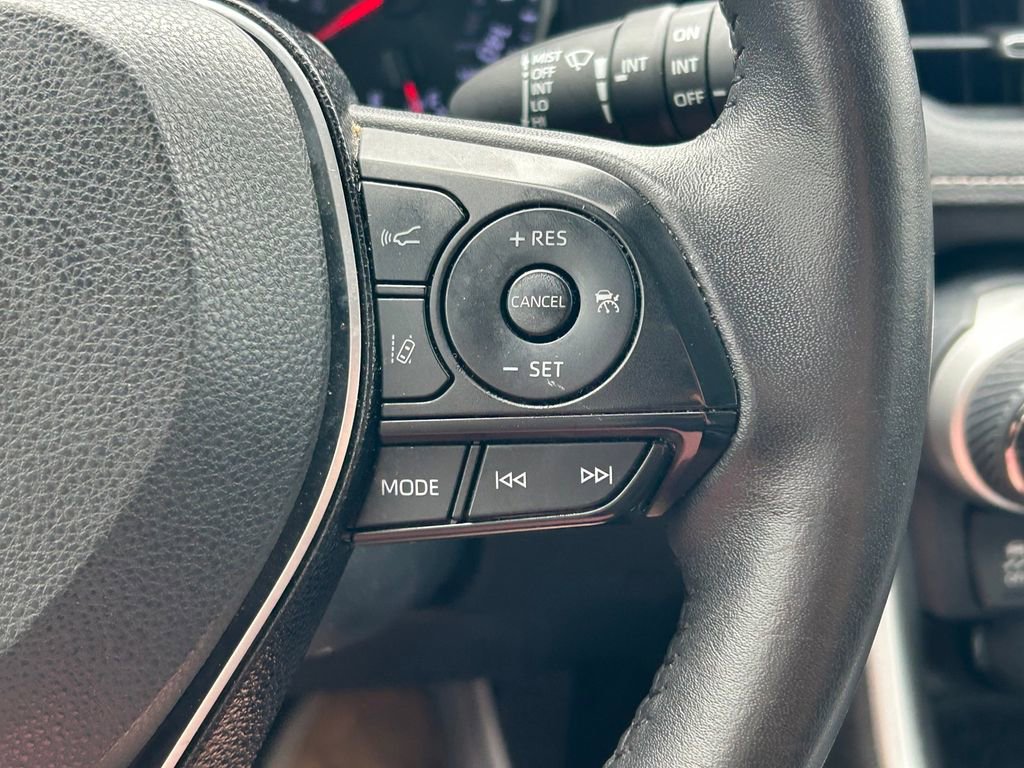 Used 2020 Toyota RAV4 XLE Premium FWD image 38