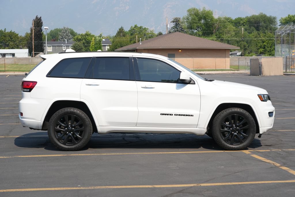 Used 2019 Jeep Grand Cherokee Altitude AWD/4WD image 6