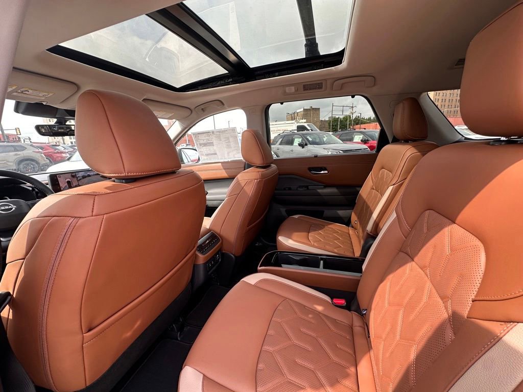 New 2026 Nissan Pathfinder Platinum AWD/4WD image 17