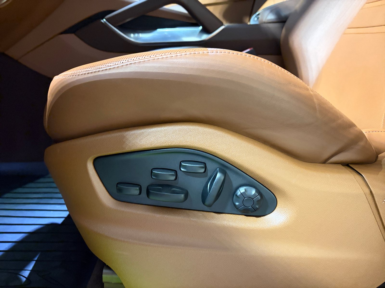 Certified 2023 Porsche Cayenne Turbo S AWD/4WD image 23