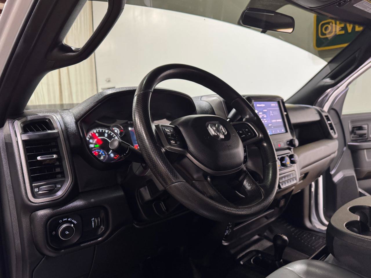 Used 2022 RAM 3500 Tradesman w/ Chrome Appearance Group AWD/4WD image 10