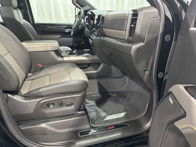 Used 2025 Chevrolet Silverado 2500 ZR2 w/ Technology Package image 16