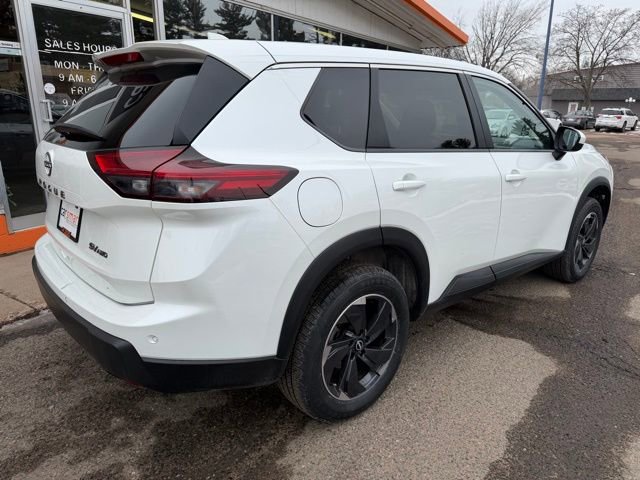 Used 2024 Nissan Rogue SV image 7