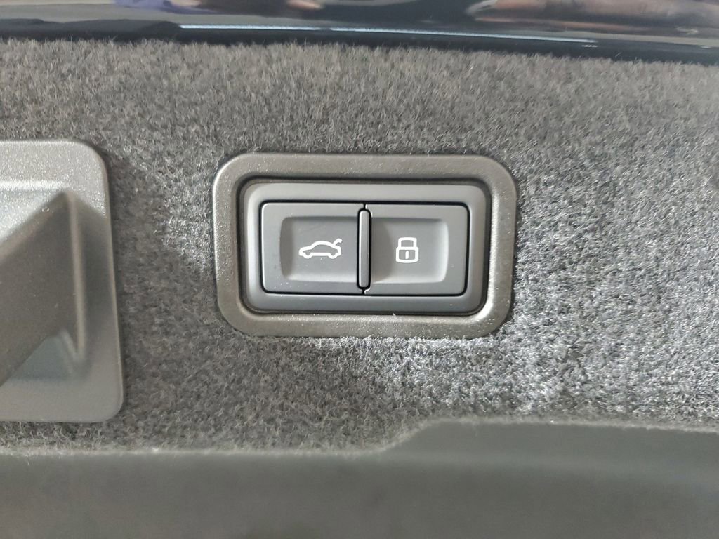 New 2026 Audi A8 L 3.0T image 10