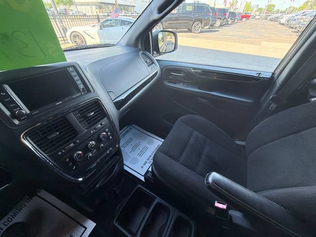 Used 2017 Dodge Grand Caravan SE FWD image 37
