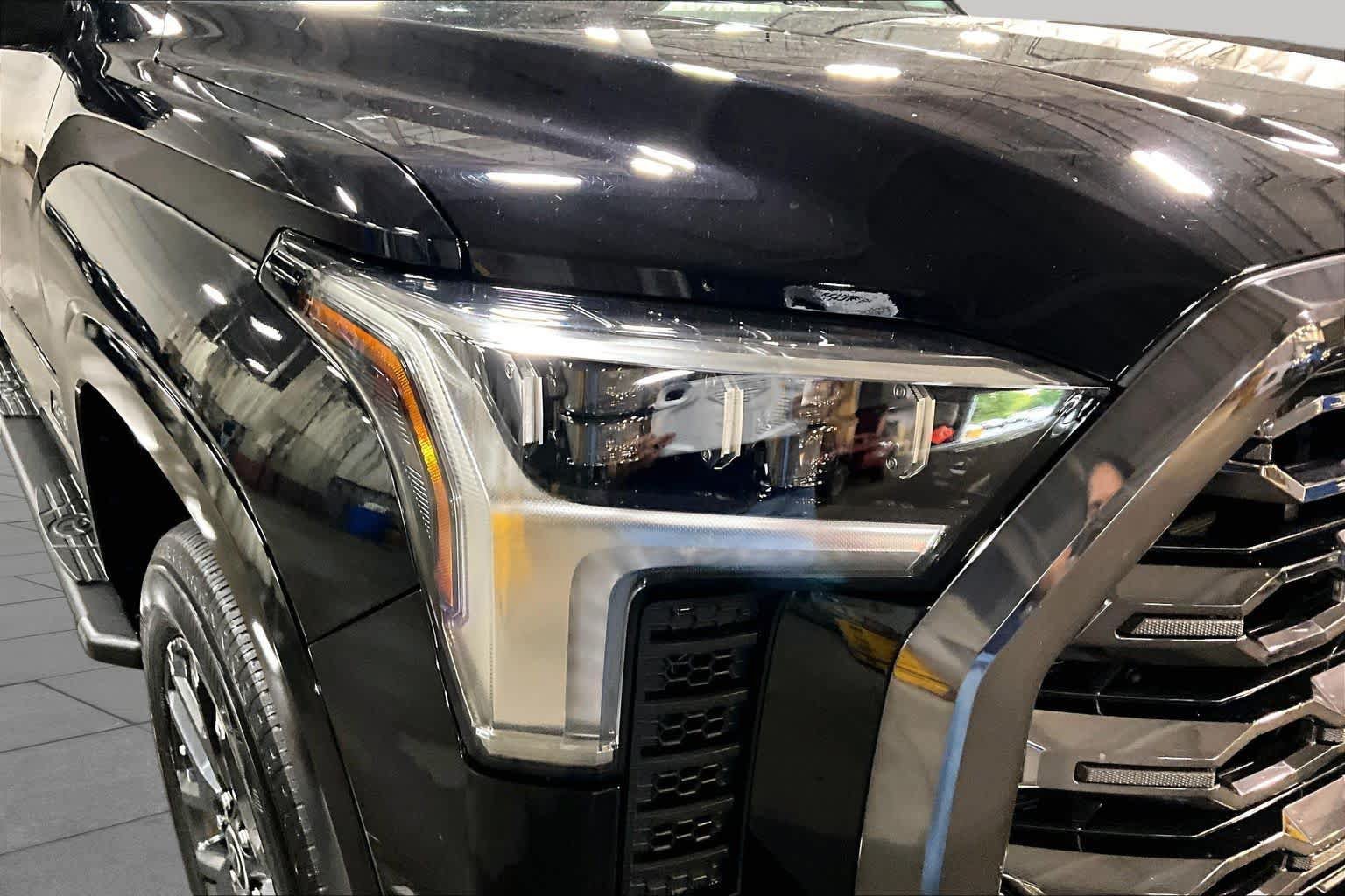 Used 2023 Toyota Tundra Platinum AWD/4WD image 28