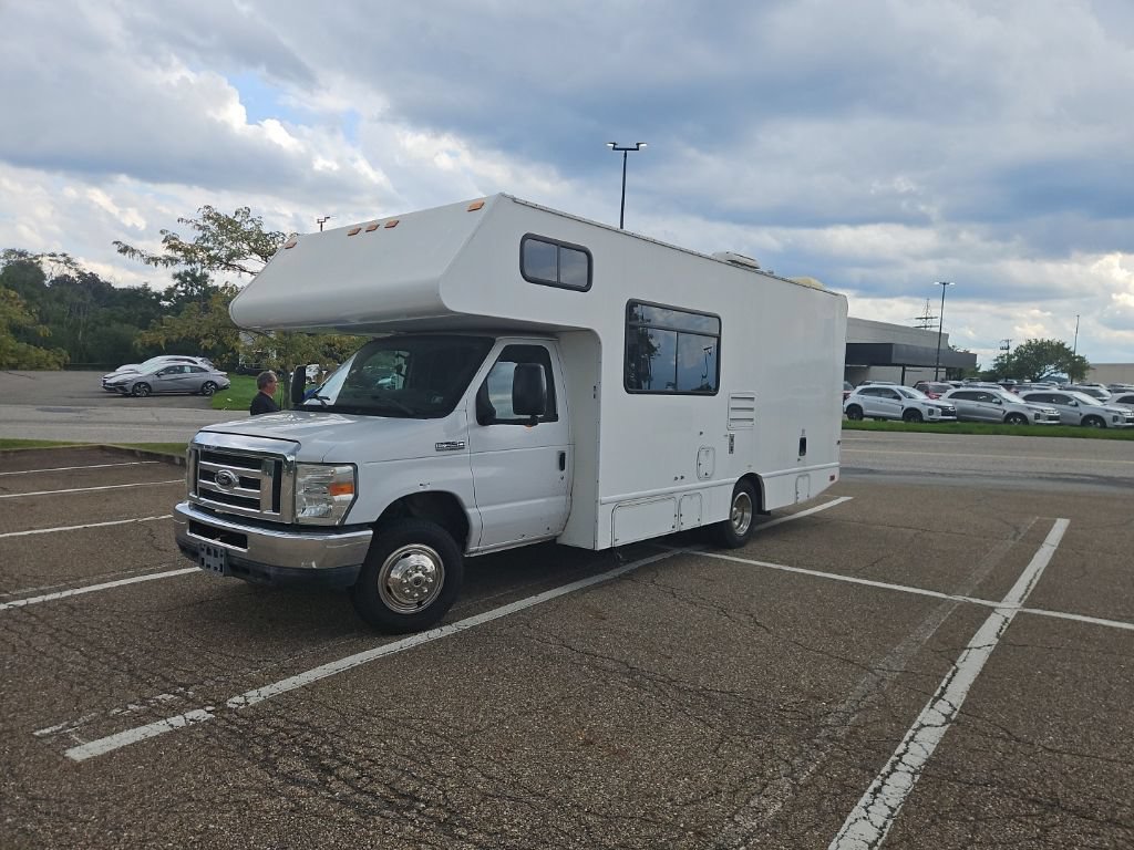 Used 2015 Ford E-350 and Econoline 350 Super Duty RWD image 2