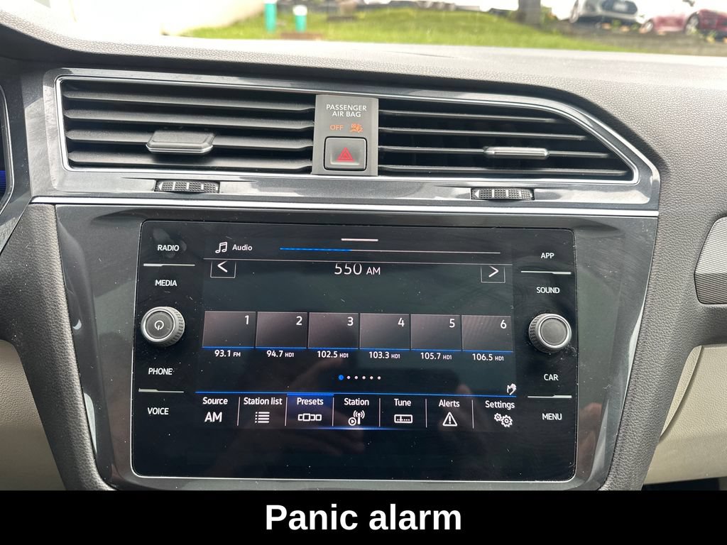 Used 2022 Volkswagen Tiguan SE w/ Panoramic Sunroof Package FWD image 15