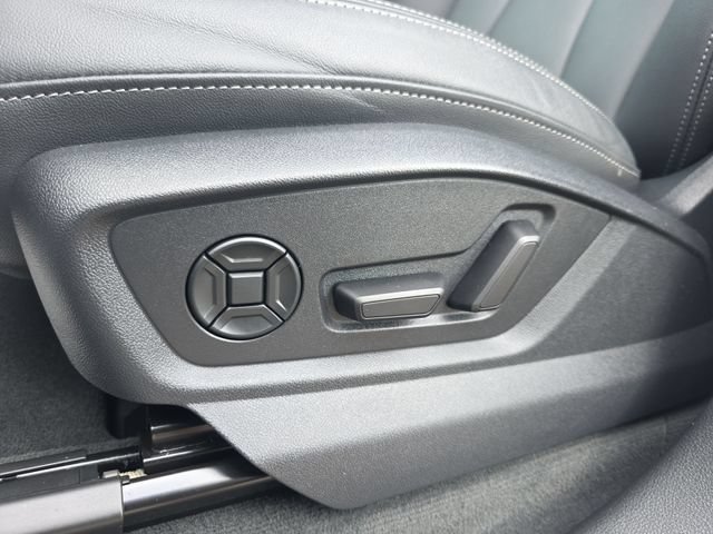 Used 2025 Audi Q7 2.0T Premium w/ Convenience Plus Package AWD/4WD image 12