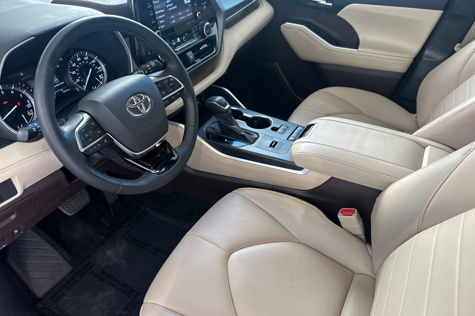 Used 2021 Toyota Highlander XLE FWD image 11