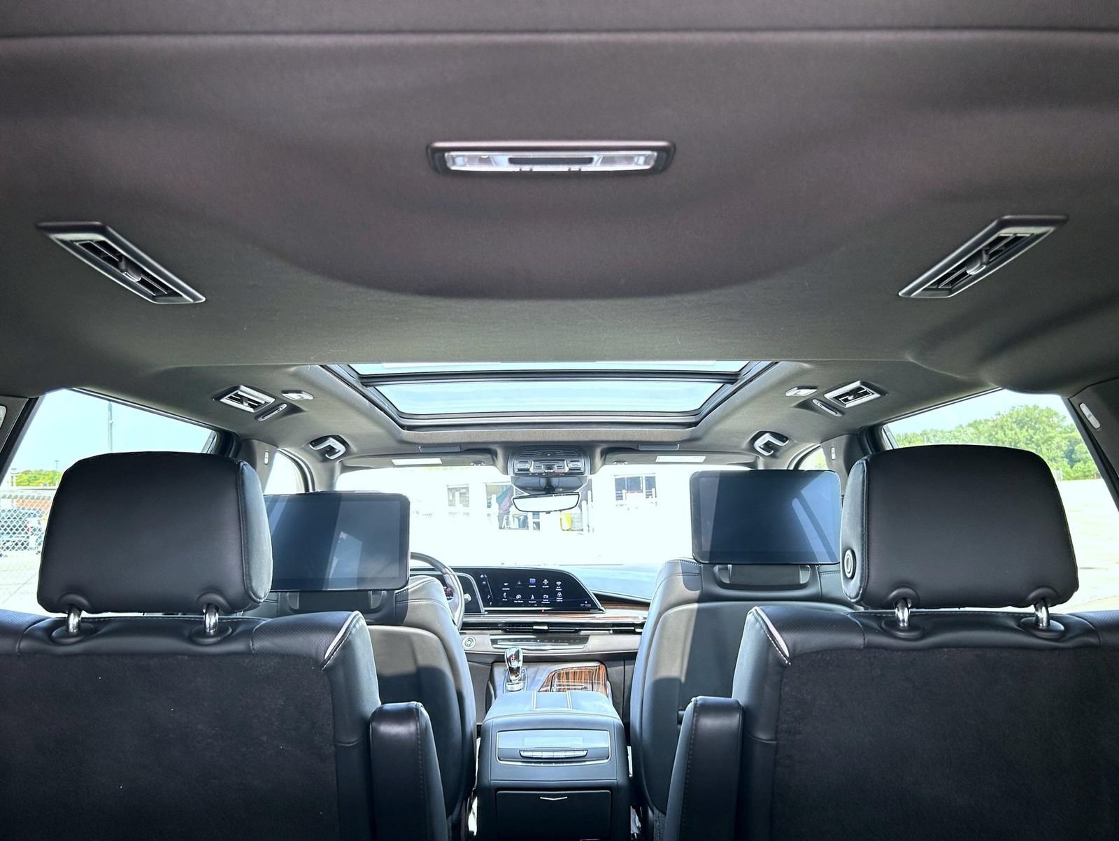 Used 2023 Cadillac Escalade ESV Premium Luxury AWD/4WD image 24