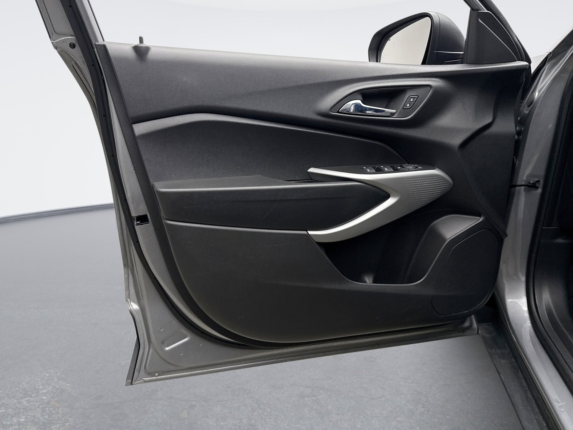 Used 2024 Chevrolet Trax LS w/ Driver Confidence Package image 9