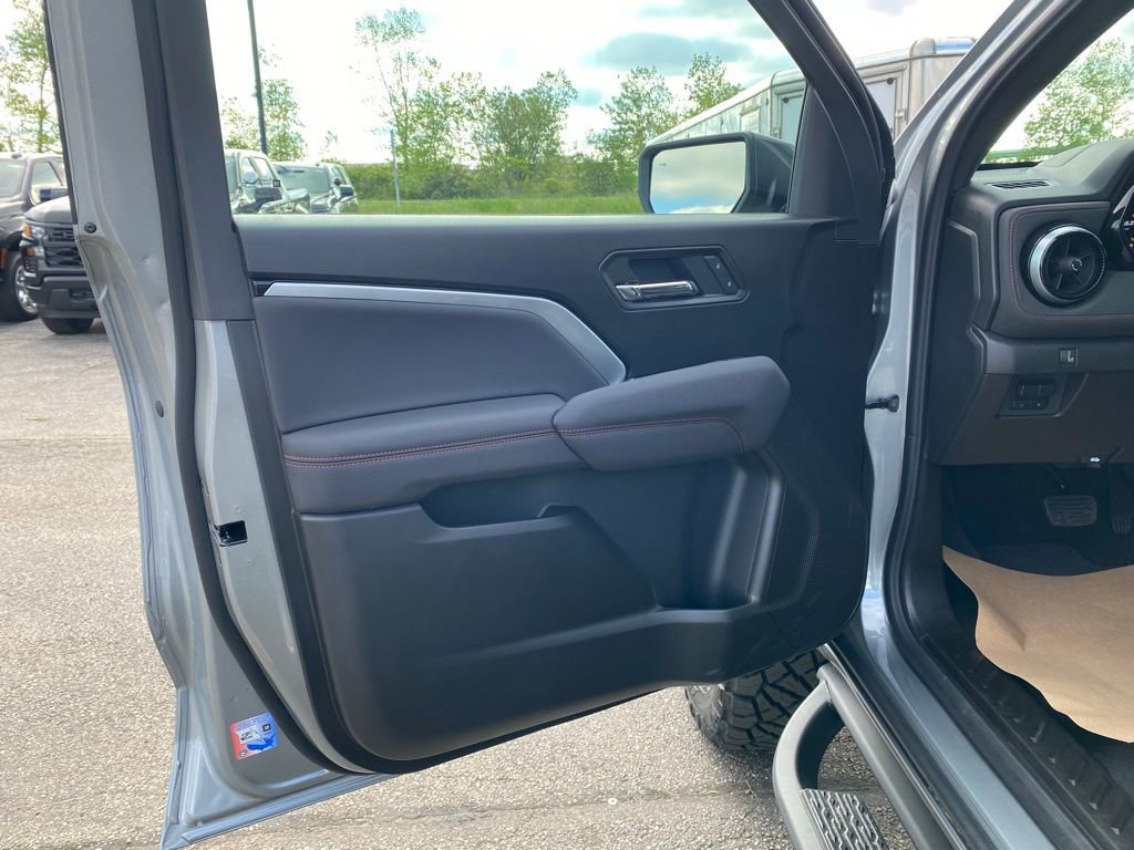New 2025 Chevrolet Colorado Z71 image 9