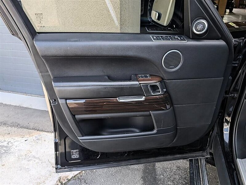 Used 2016 Land Rover Range Rover Supercharged AWD/4WD image 18