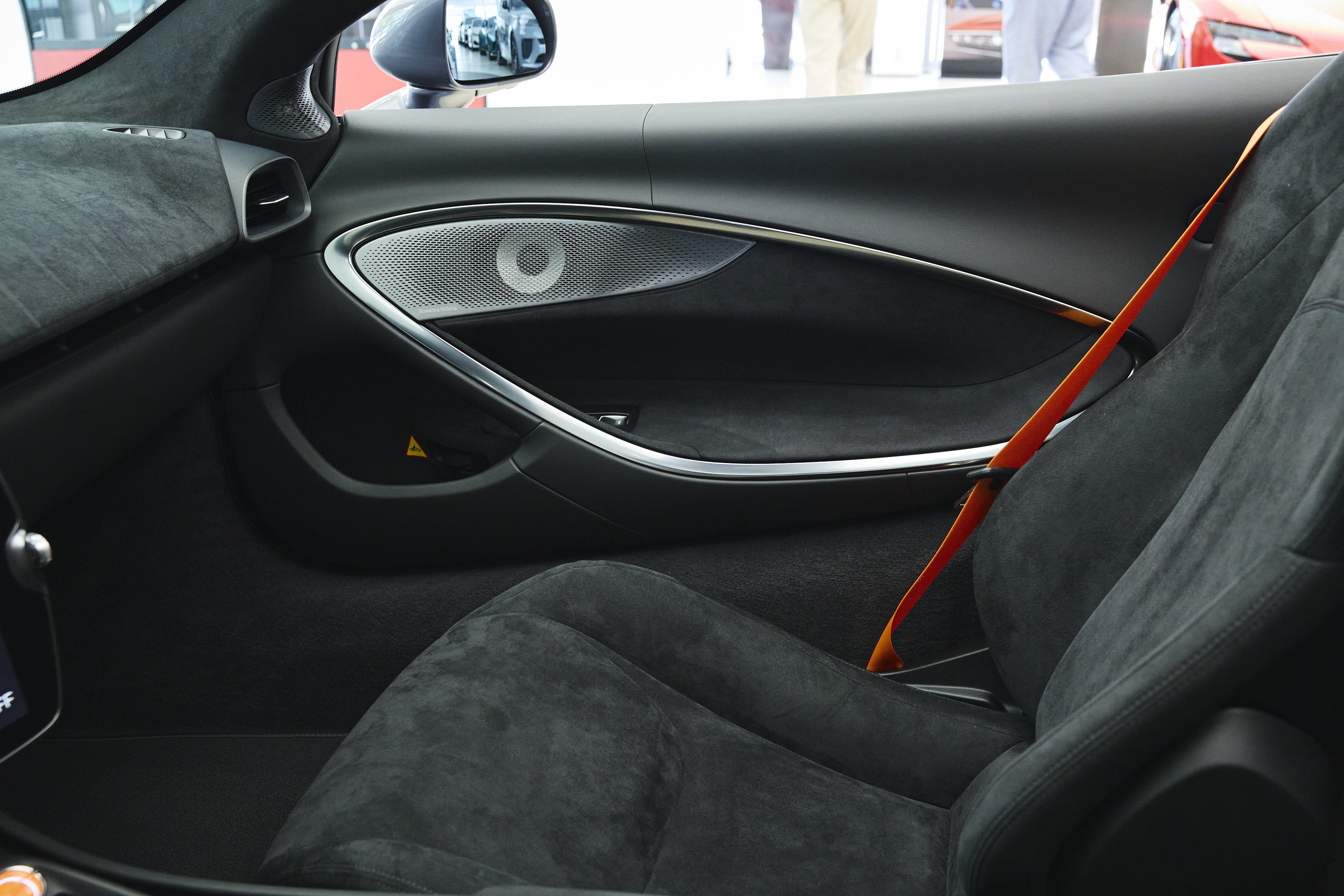 Used 2025 McLaren Artura Spider RWD image 21