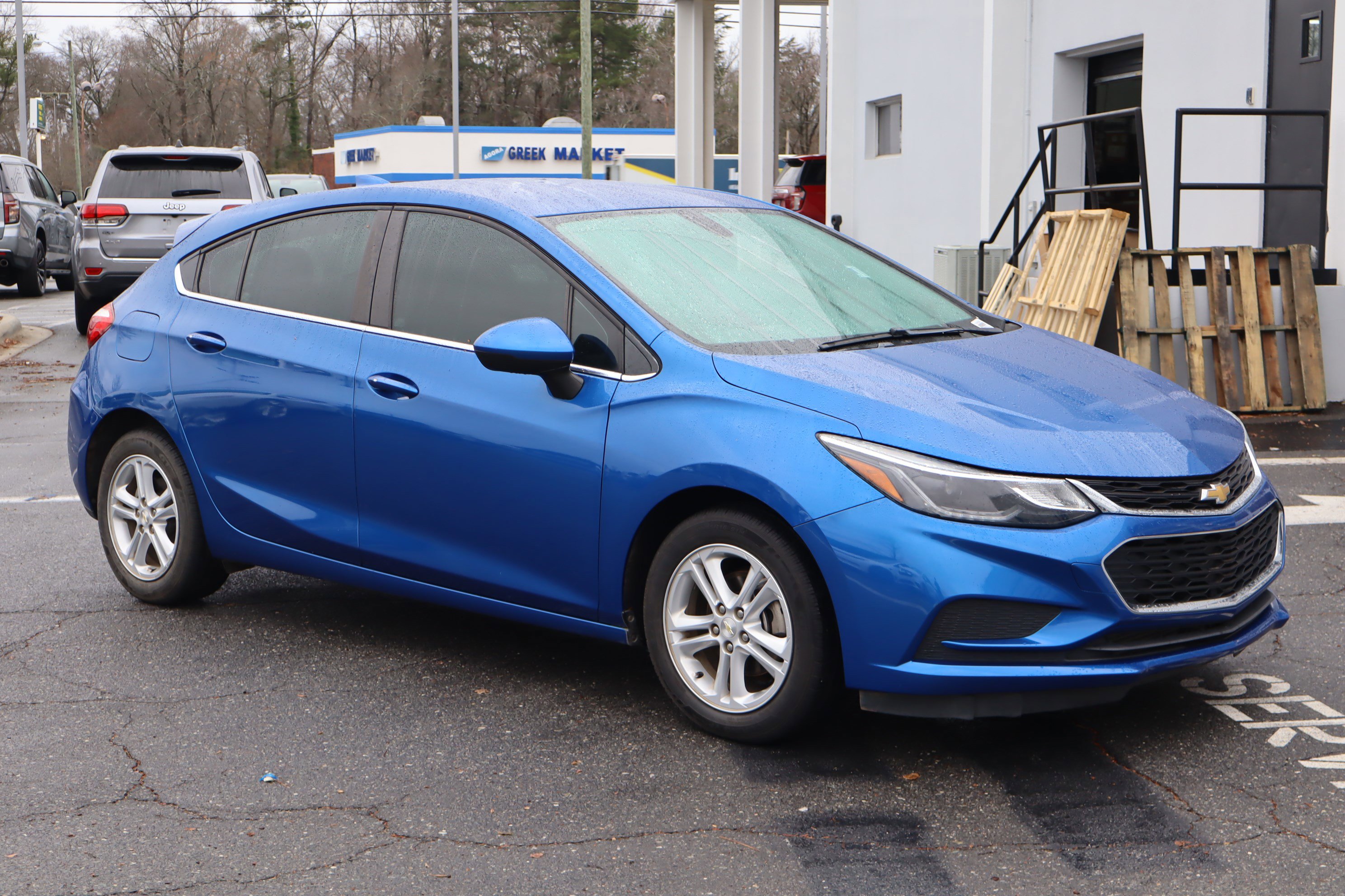 Used 2018 Chevrolet Cruze LT w/ Convenience Package image 2