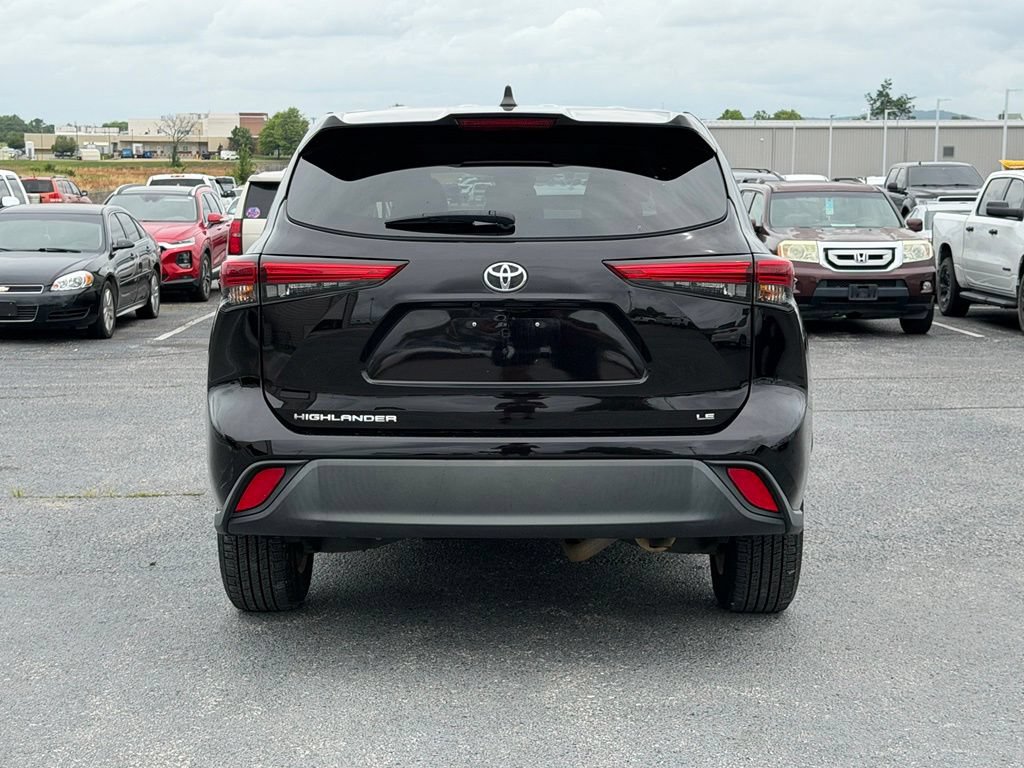 Used 2022 Toyota Highlander LE FWD image 6