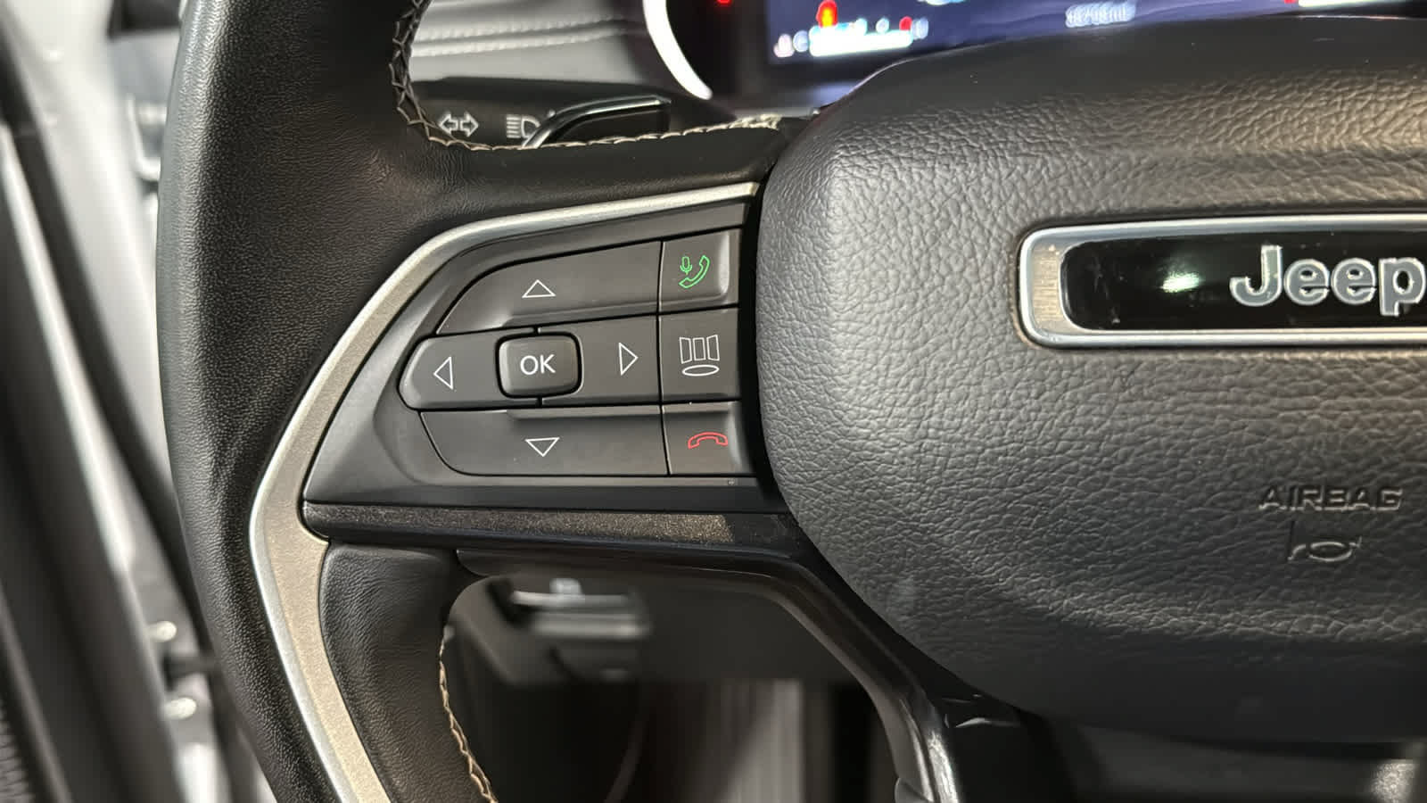 Used 2022 Jeep Grand Cherokee Altitude AWD/4WD image 12