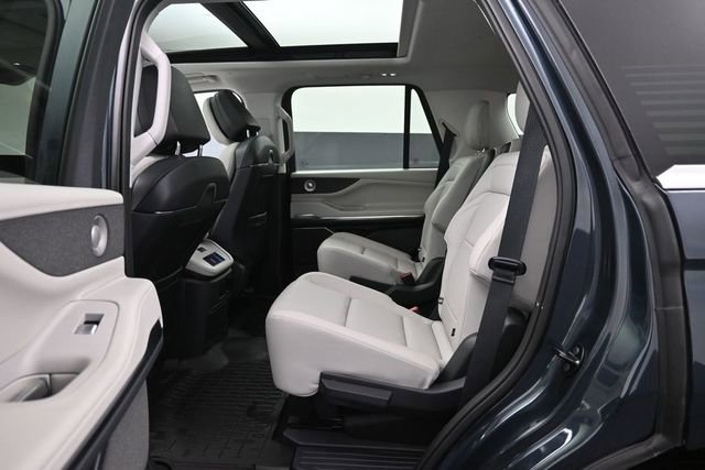 Certified 2025 Lincoln Navigator Reserve AWD/4WD image 23