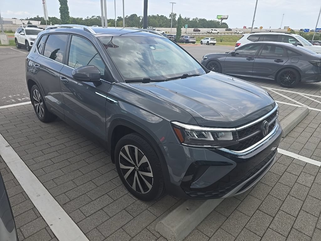 Used 2022 Volkswagen Taos SE AWD/4WD image 2