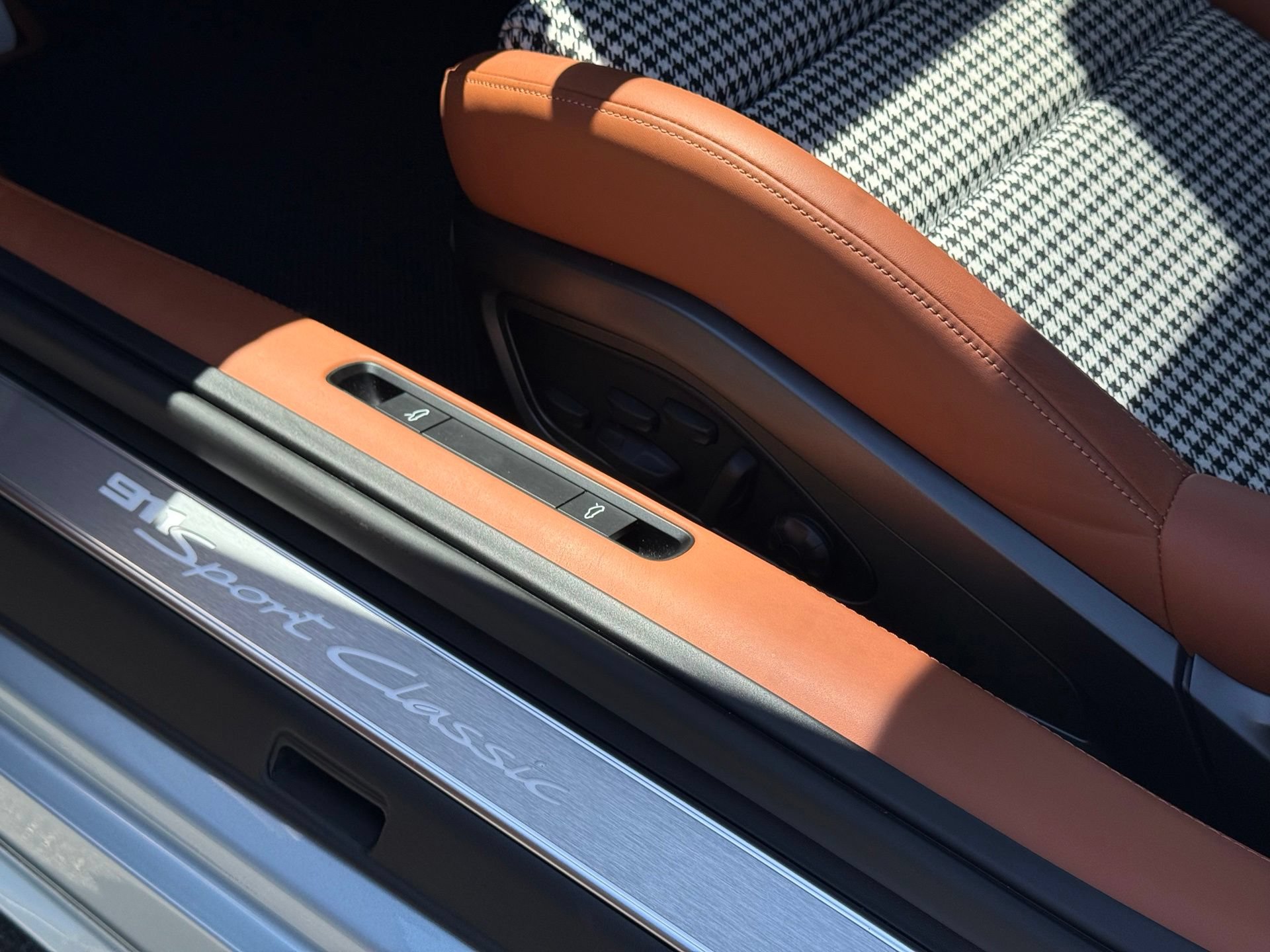 Certified 2023 Porsche 911 Sport Classic RWD image 42
