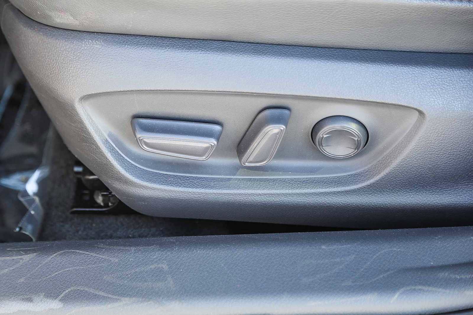 Certified 2020 Toyota Camry XLE image 19