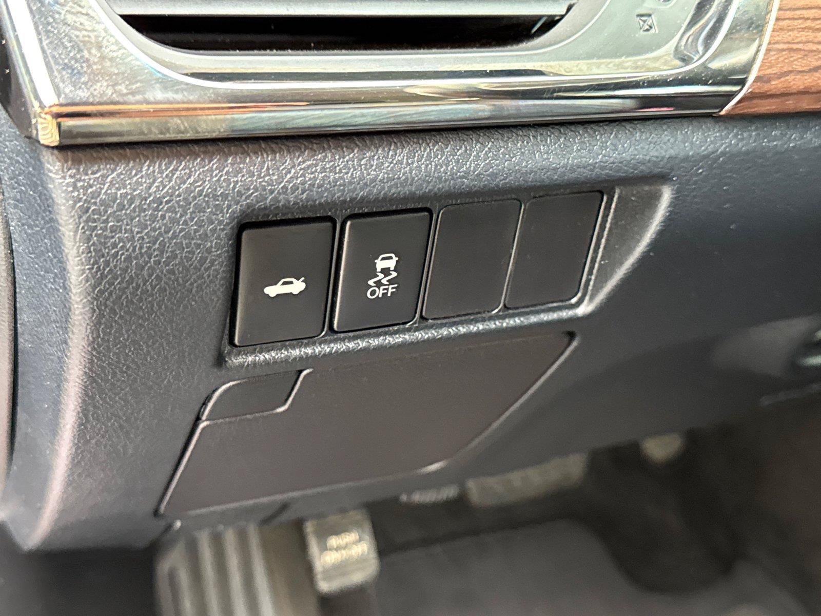 Used 2015 Toyota Avalon XLE Premium w/ Preferred Accessory Package FWD image 29